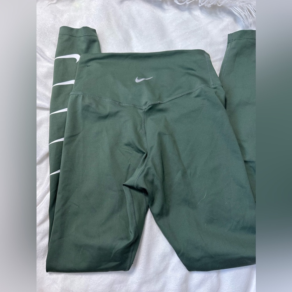 green nike leggings